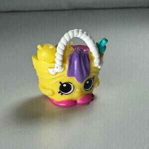 Shopkins Figurine Yellow Season 8 Summer Beach Bag Travel Vacation Cruise Ship